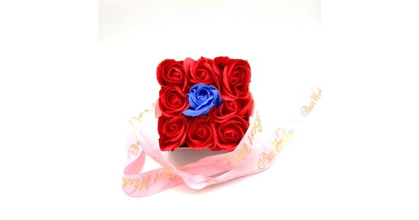 Ροζ Κουτί Με Διάφανο Καπάκι Plexiglass Με Κόκκινα Και Μπλε Soap Roses
